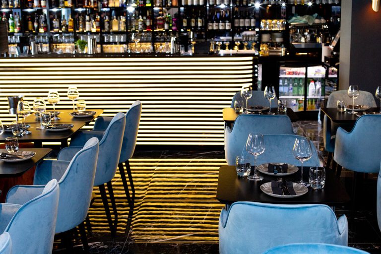 Lavish Bar Grill5 768x512