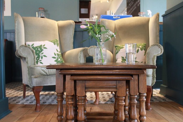 comfy seating area 1 768x512