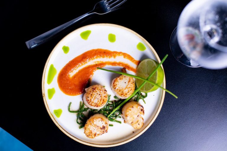 lavish bar grill 1 15 768x512