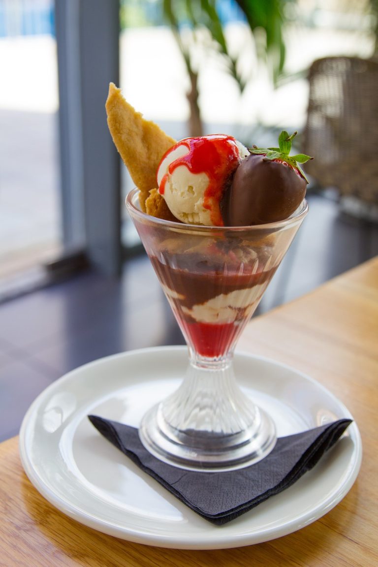 strawberry with ice cream 1 768x1152