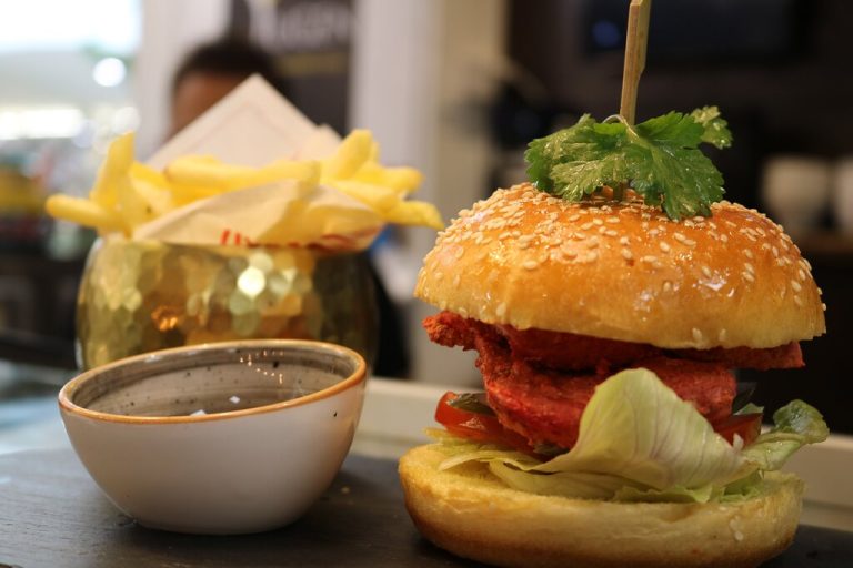 tandoori spiced burger 1 768x512