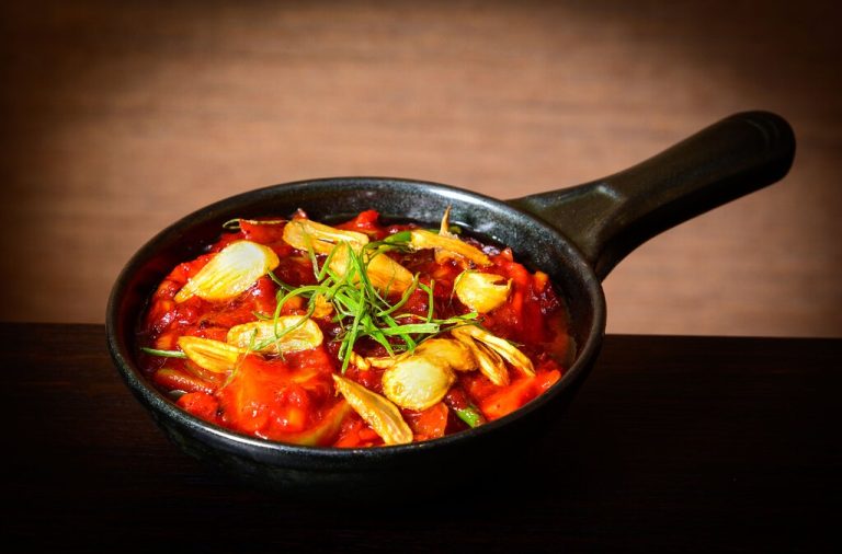 tawa garlic chilli chicken 1 768x506