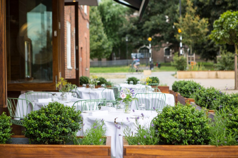 terrace dining 1 768x512