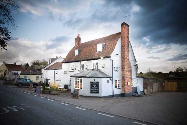 the white horse 8 768x512