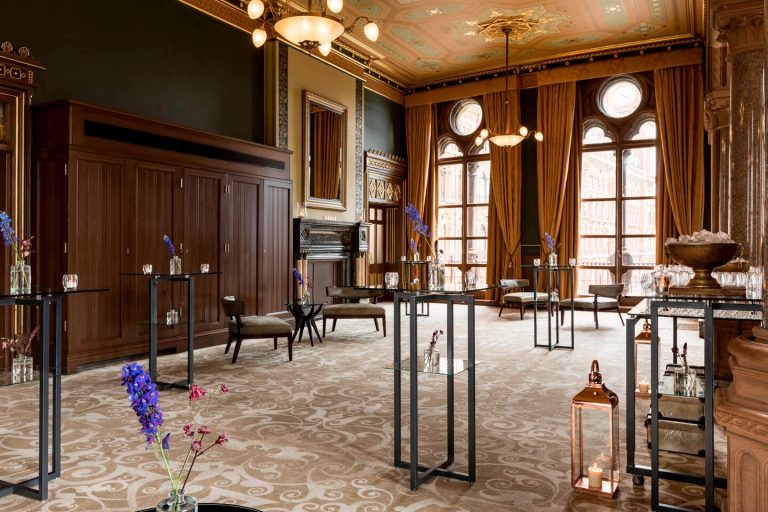 LadiesSmokingRoom Reception 768x512