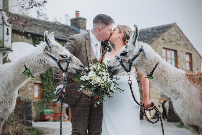 0300 BETHANDOLIVER 240307 768x512