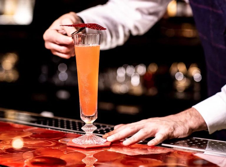 0b35dc47 32bb 45a7 8808 ea18386246f3 d gallery 2 bartenderservingcocktail 1  17062021065039 768x567