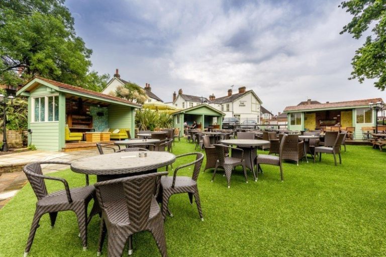 1142 Swan June16 10 f0m7k6 768x512