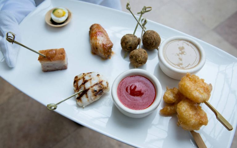 13fadb5d d518 4c9b 94e0 4775575dd9c4 Weddings dairy canapes food mark sisley 3000 1875 1024x640 1 768x480