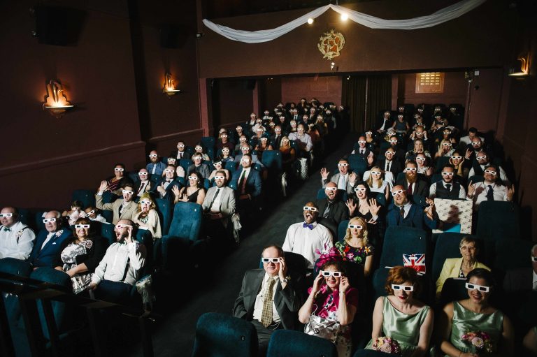 15310297 2b65 47fb 8924 c434e1d7226f Screen 1 Guests in 3D Glasses 768x511