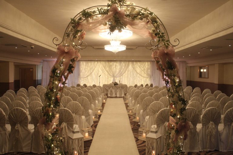 18b4169d 4a90 479e a462 a00c6a04daac Joanne and David Wedding6 web 8 9 17 768x512