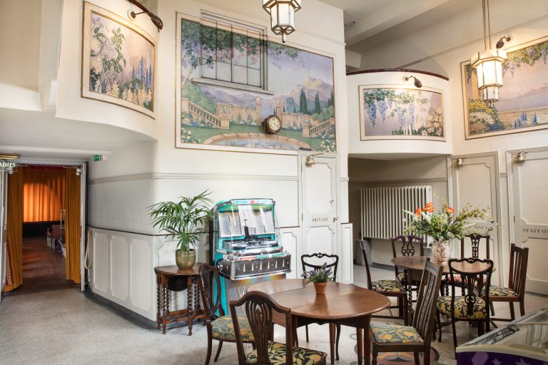 2017 Oct 16 TheElectricPalace 171 768x512