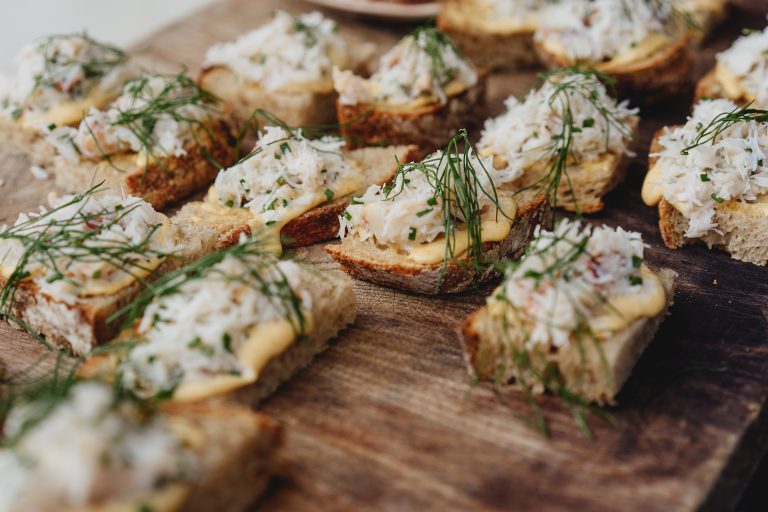 2019 09 27CharmaineRobswedding HelenLiskPhotography 331 colour 768x512