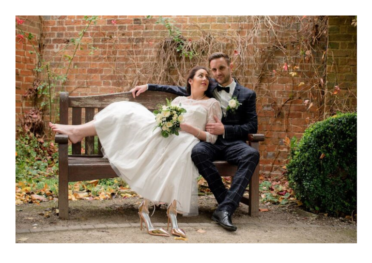 204coupleonbenchgarden 768x543