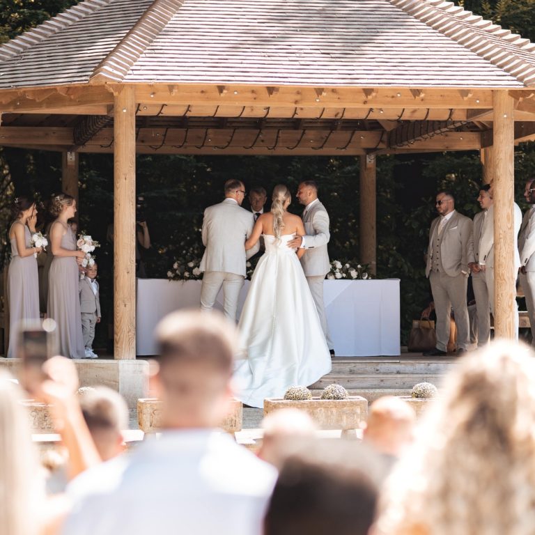 24e236bc 6117 406b b769 694c732a275d 768x768