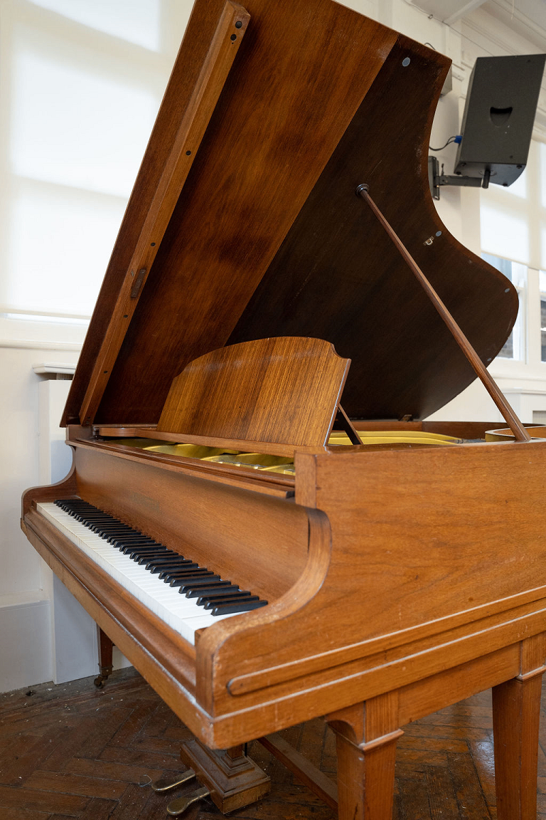 27d7b5ad 2750 4961 be9a 1bc56f3343a7