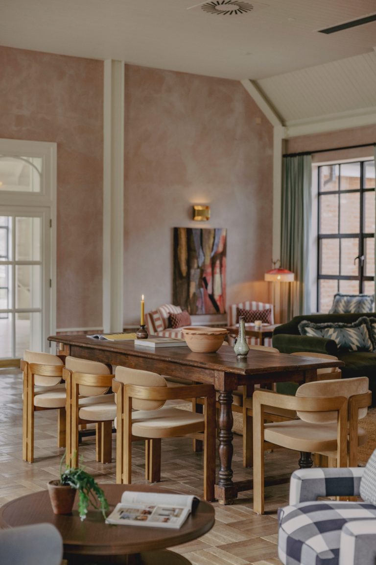 27e29a76 8090 4aef a5aa ee03961a0230 768x1152