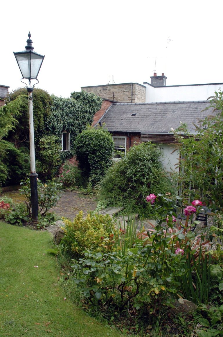 2   2nd Garden   Lamp aquadd 768x1160