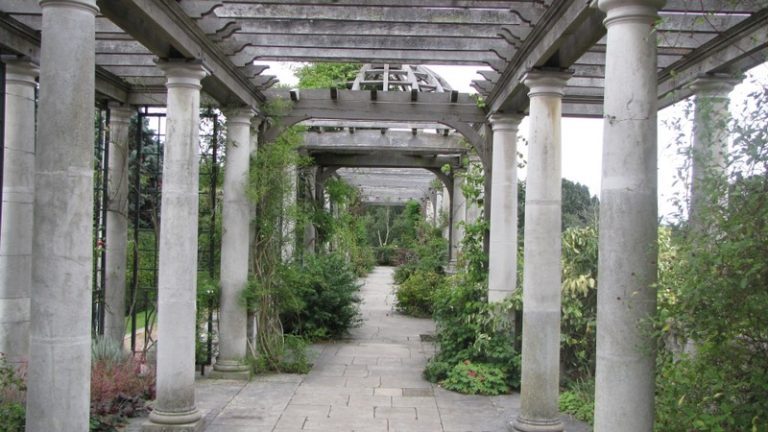 32198d8d 94c8 4612 9dea 6d552ef4ccdc The Hill Garden Pergola Scenes 14  768x432