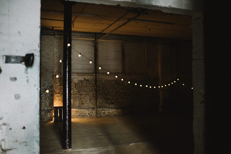 344db285 6cf1 4356 9059 b47b6da0dd6b 0136 THE GLUE FACTORY WEDDINGS 3571 768x513