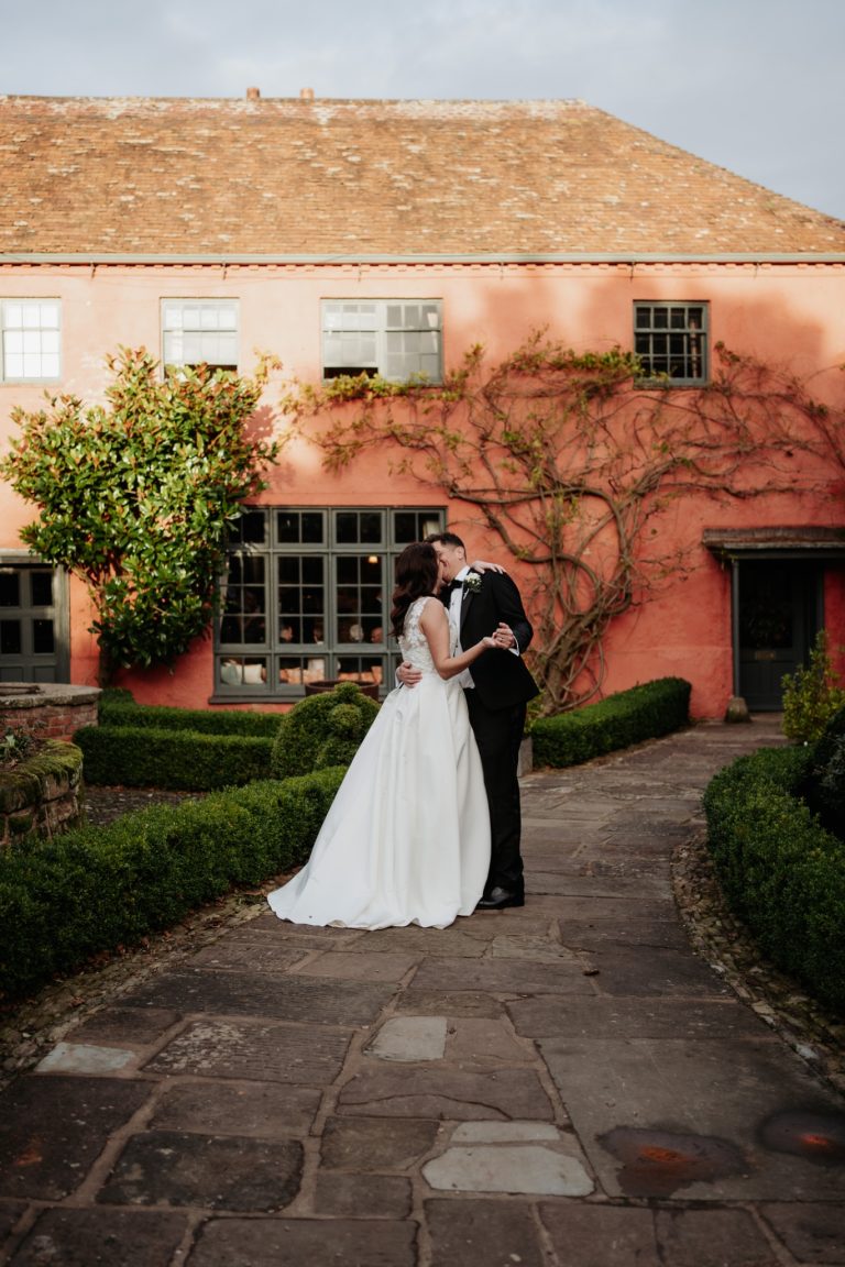 34ac0555 29d6 41f6 b3c8 d0b5f0fd2243 768x1152