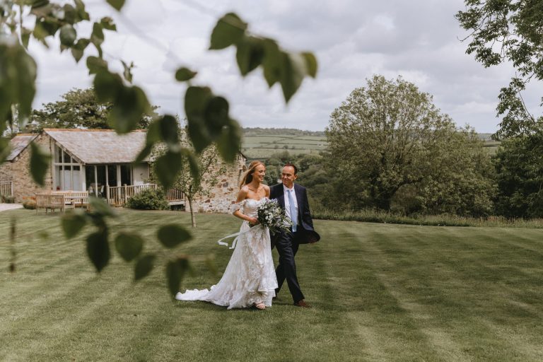 4 Walkingacrossthelawn DaisyGeorgeWedding 768x512