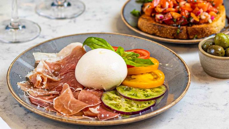 4 creamy burrata seasonal tomatoes  05102023044301 768x432