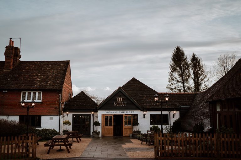 403 KentWeddingatTheMoatWrotham NicolaDawsonPhotography 768x512