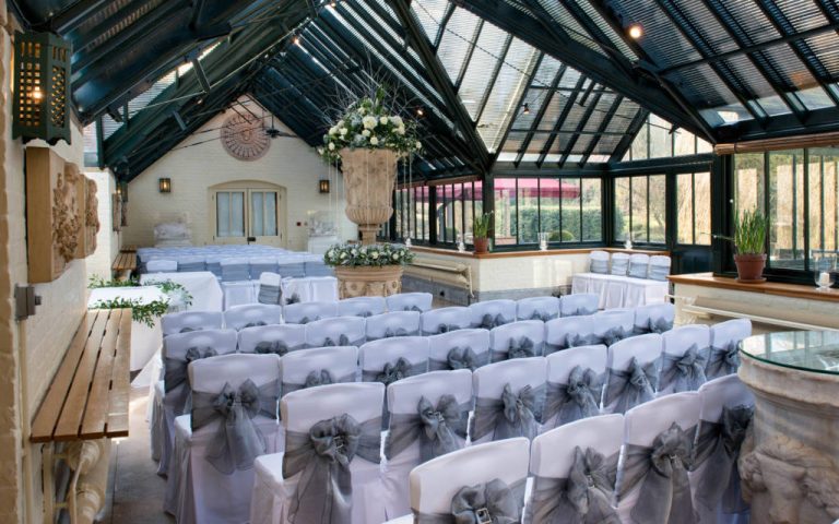 42fb4147 07fc 4b74 9e86 7ac4c0a9e097 Weddings dairy ceremoney wintergarden silver mark sisley 3000 18751 1024x640 1 768x480