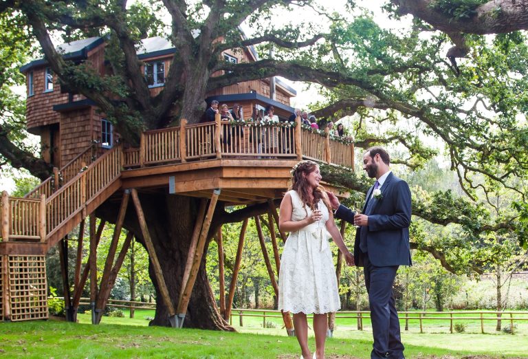 4d29944e 346f 433f 95b5 192989ad1533 Treehouse Wedding 768x522