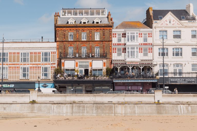 57247697 5db0 43d7 be33 567d9db53d2a 768x512