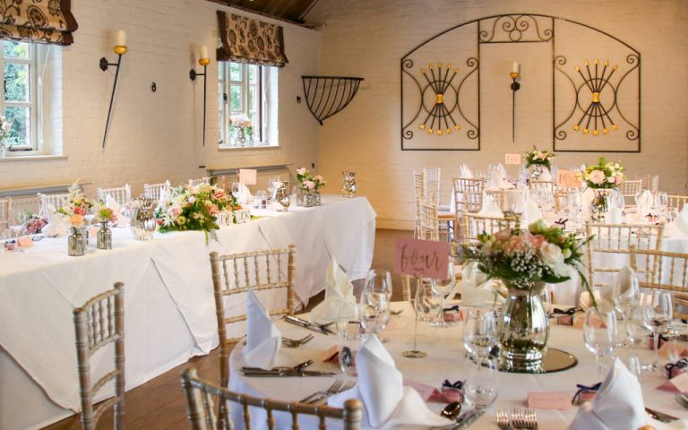 5d8159b0 8e7e 48a3 bfb0 7d7626363e04 Hotel OCH wedding reception dinner APP 3000 1875 1024x640 1 768x480