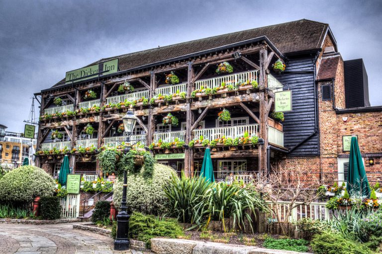 6 the dickens inn pub london david pyatt 768x511