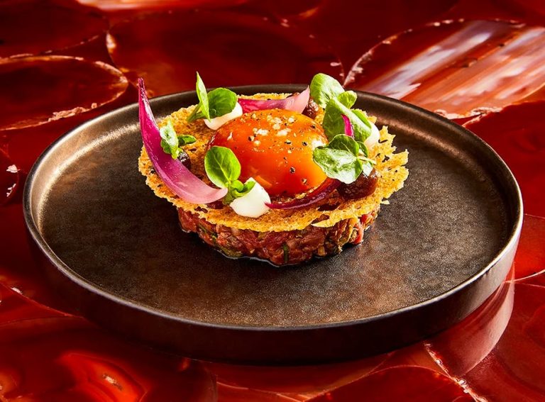 7a39168c 47b7 40ca 8df2 1f428819c898 d restaurants baccarat bar gallery landscape beef tartare 1  17062021065039 768x567