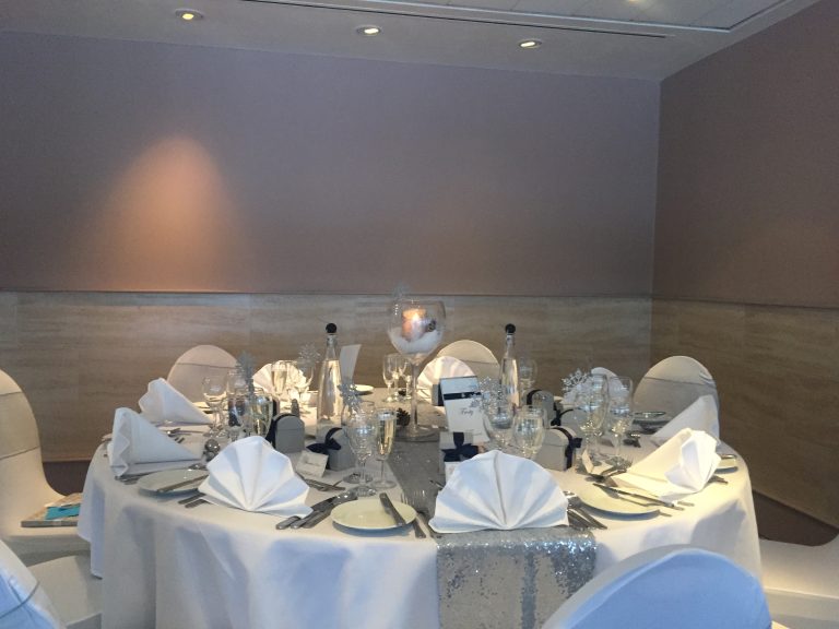 812167f6 cbbc 42c2 998b 5d76af19f643 Full Table   Winter Decor 768x576