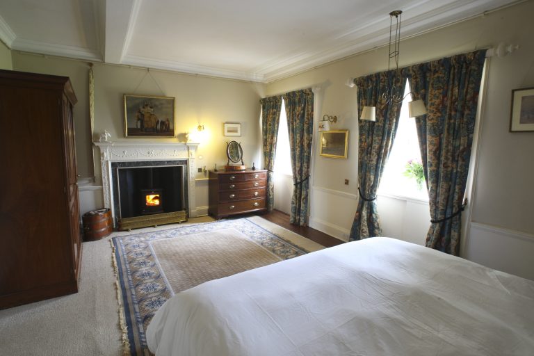 8B3V0737 rwk018 768x512