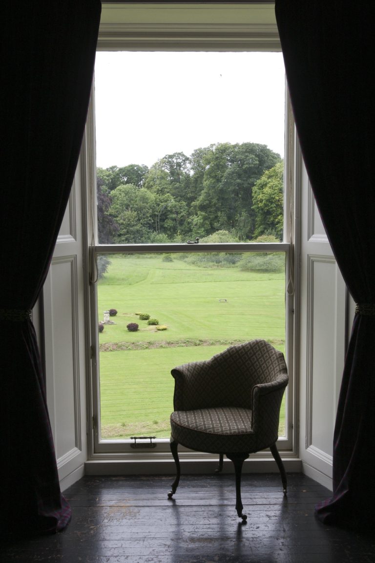 8B3V0936 jroqj5 768x1152