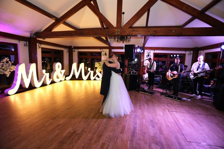 8a5579bc baa8 42b5 b579 d2c9c78c9e4b 768x512