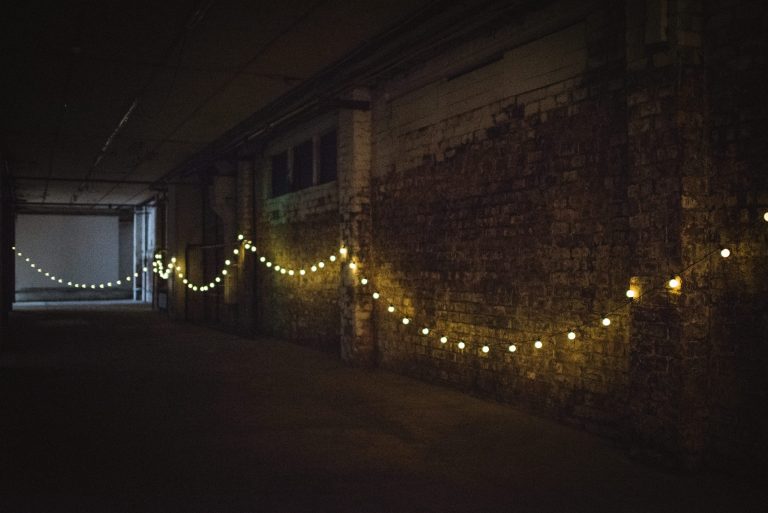 8c25c647 0f07 46d0 99b8 c0d9ac803ab5 0147 THE GLUE FACTORY WEDDINGS 3668 768x513