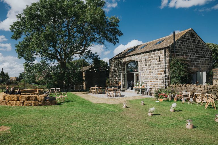 AmyMatt 15 08 17OutsideCharlotteWildFlower 768x512