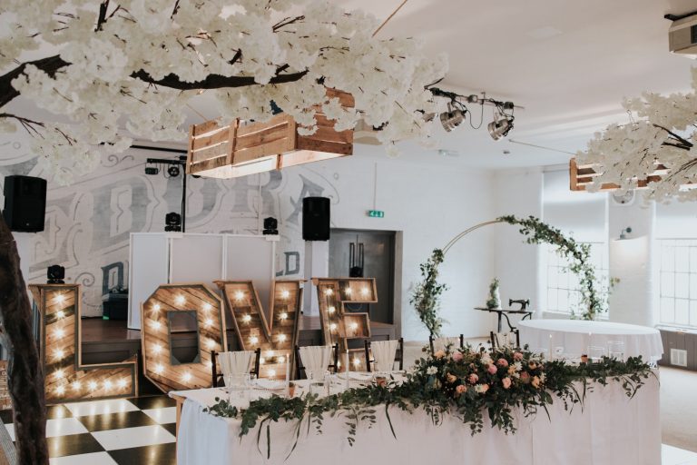 AmyTom 322 resized 20220114 015509980 1 768x512