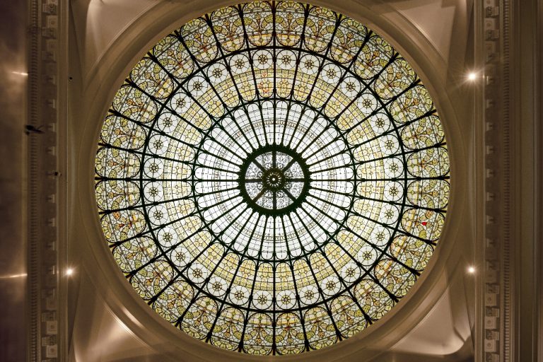 AndazLondonLiverpoolStreet 1901BallroomStainedGlassDomeFocus 768x512