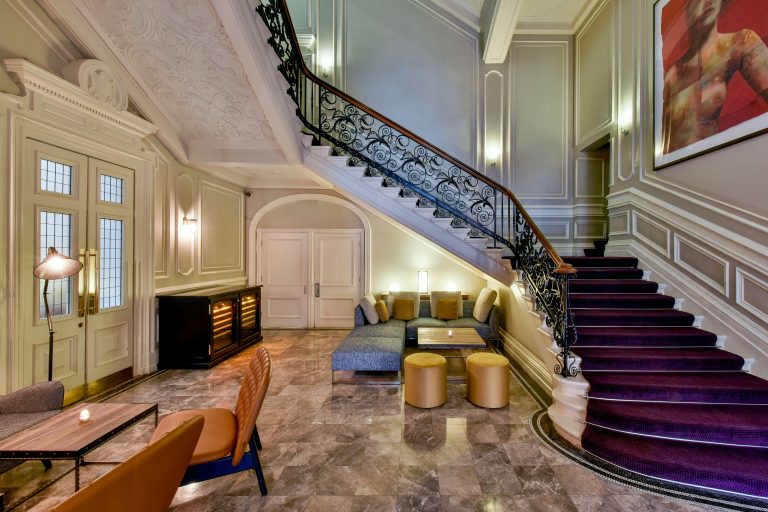 AndazLondonLiverpoolStreet 1901WineLoungeStaircase2 768x512