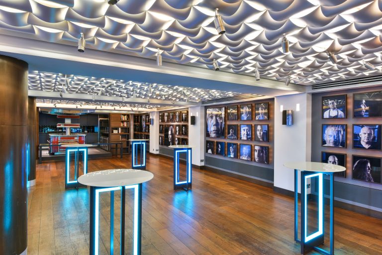 AndazLondonLiverpoolStreet Studio Reception2 768x513