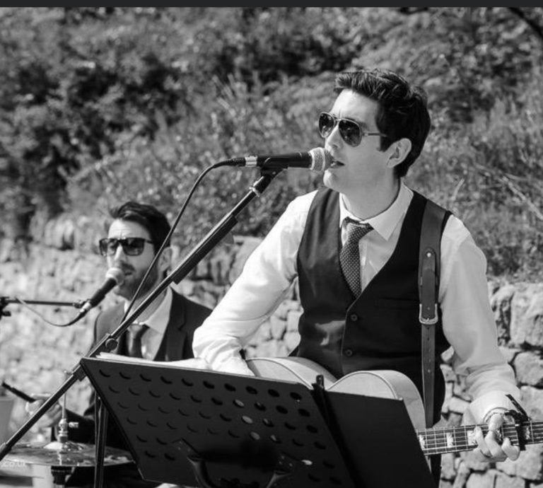 Ashmoreacousticsbalckandwhiteoutside 768x690