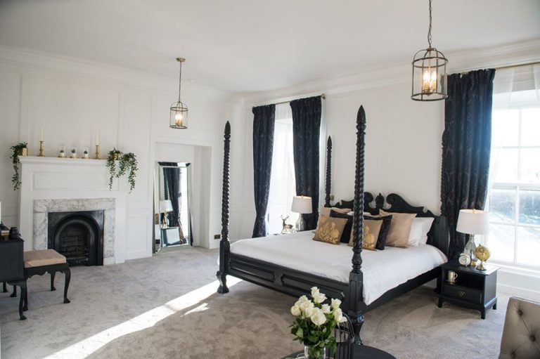 Bedroom1 HoneymoonSuite 768x511