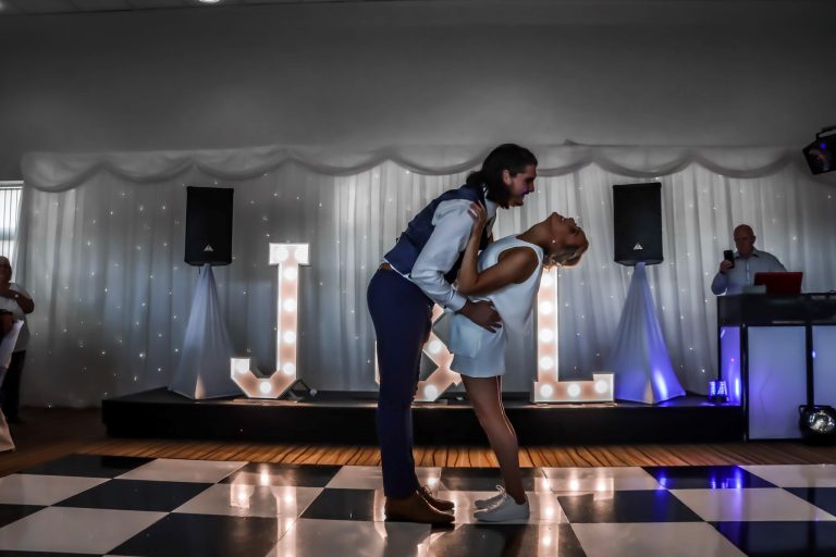 Brideandgroomdance 768x512