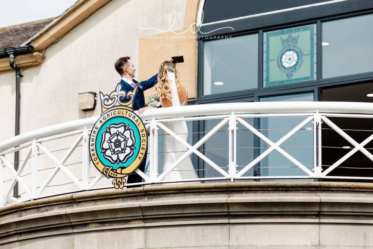 Brideandgroomselfieonbalcony 768x512
