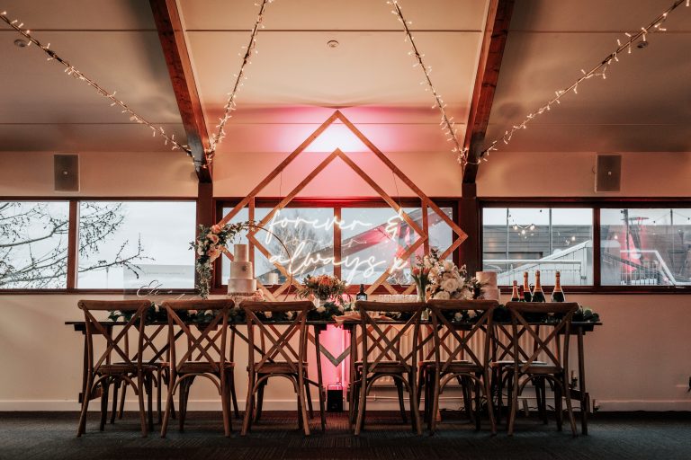 CakeTableLights1HighLegh AG 5646 768x512