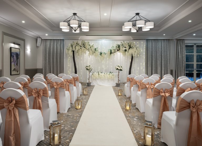 CambridgeSuiteWeddingCeremony 1 768x557